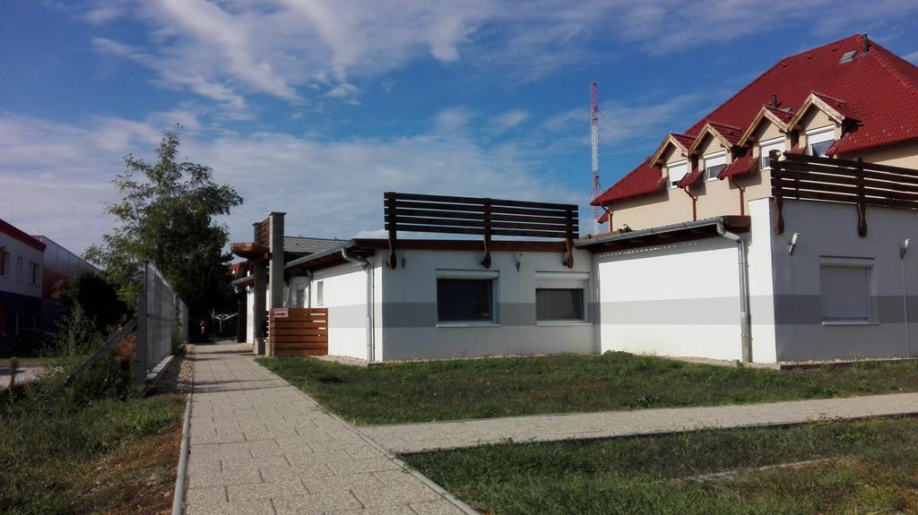 M0 Lakihegy Horgony U 10 Motel Szigetszentmiklós Buitenkant foto